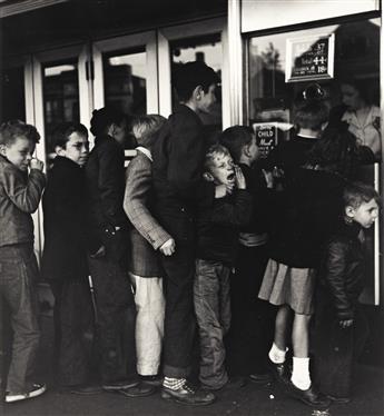 MORRIS ENGEL (1918-2005) A group of six photographs from New Yorks East Side (4) and Chicago (2).